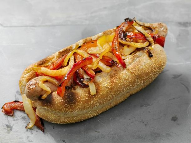 perro salchicha con pimiento y cebolla