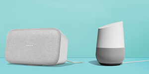 altavoces inteligentes de google home sobre un fondo azul