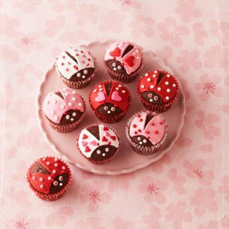 chocolate amor 'bichos' cupcakes de mariquita recogidos de la portada del día de la mujer de febrero de 2015