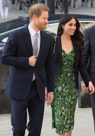 vestido de autorretrato de meghan markle