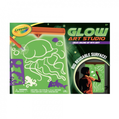 caja de estudio de arte crayola glow con dibujo infantil en tablero de estudio, una buena elección de limpieza para los mejores juguetes de 2022