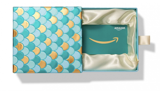 dónde comprar tarjetas de regalo de Amazon, tarjeta de Amazon verde menta en una elegante caja