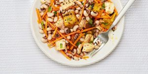 Ensalada de atún verano con la patata dulce y albahaca - Ideas para almuerzos saludables