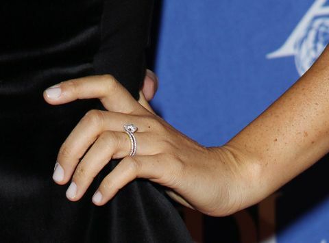 anillo primero compromiso Markle meghan